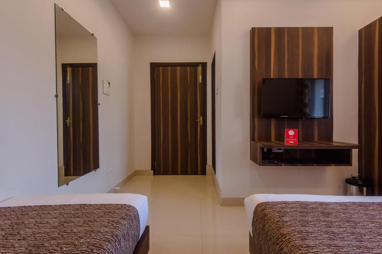 Hotel Golden Palms Mumbai Exterior photo