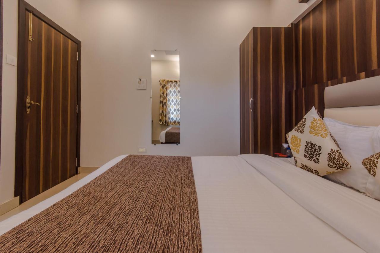 Hotel Golden Palms Mumbai Exterior photo